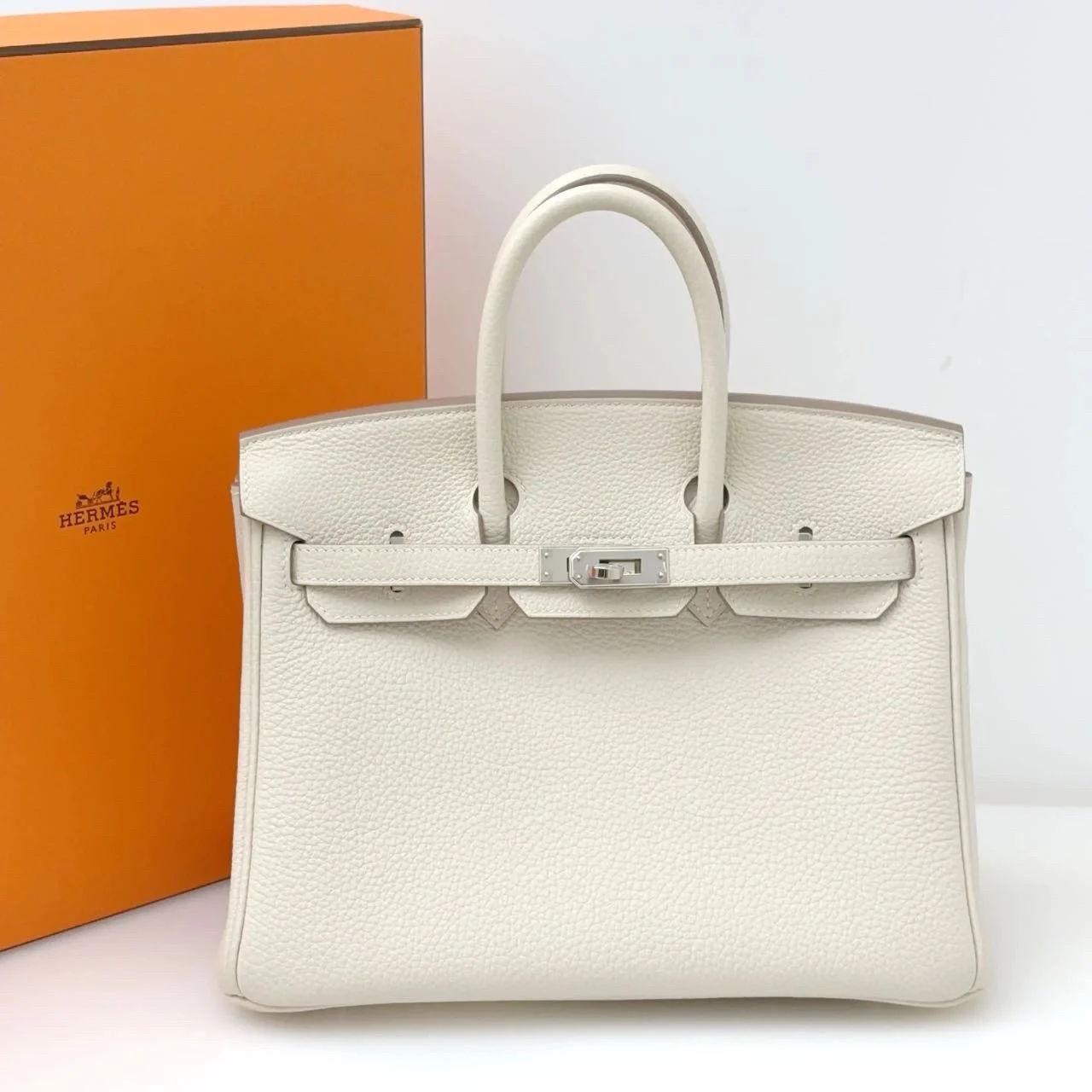 Birkin 25｜奶昔白Craie，Togo小牛皮，银扣，W刻