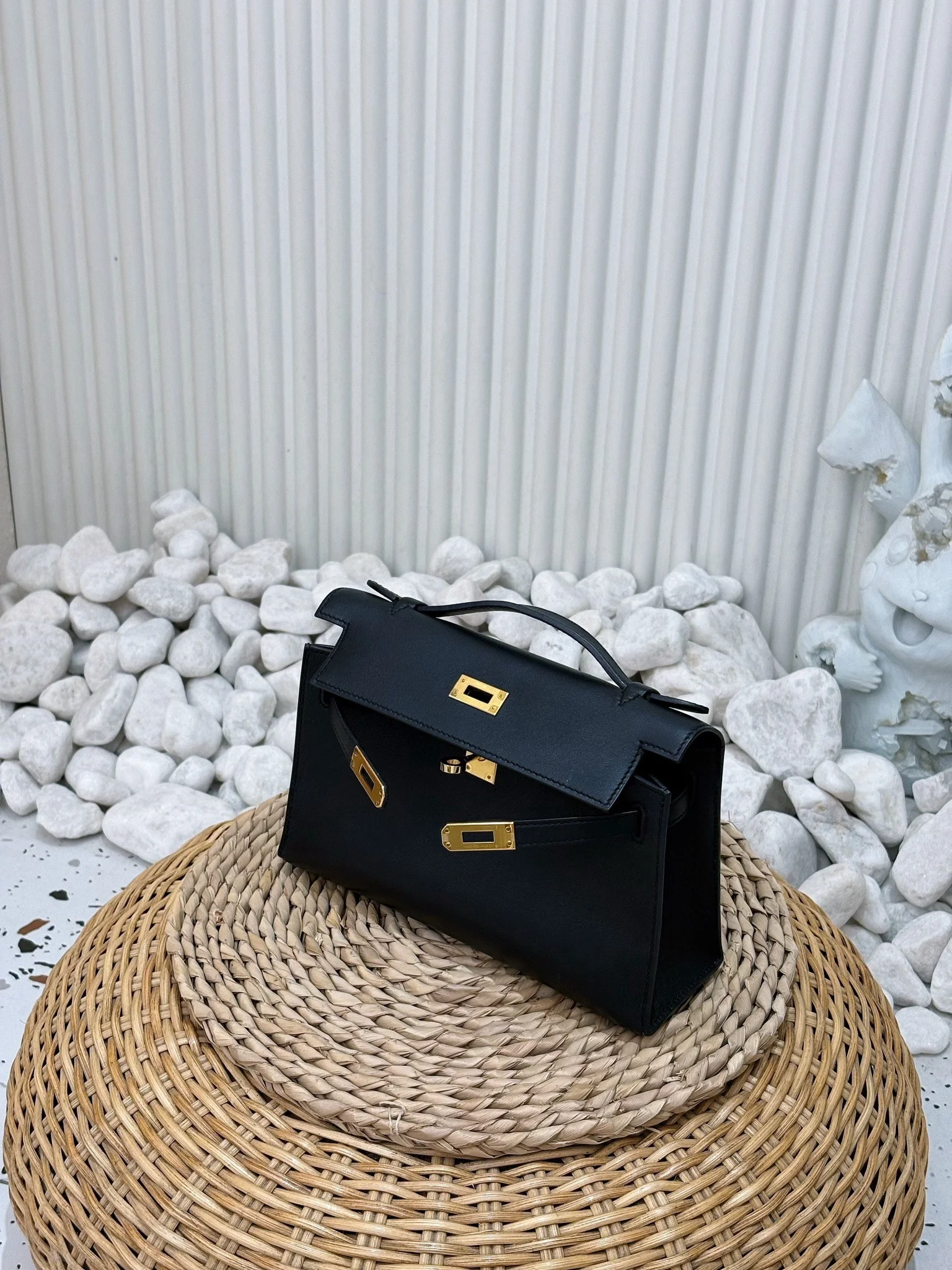 Kelly Pochette｜89 Noir 黑色 Swift 小牛皮，金扣，G 刻，全新全套