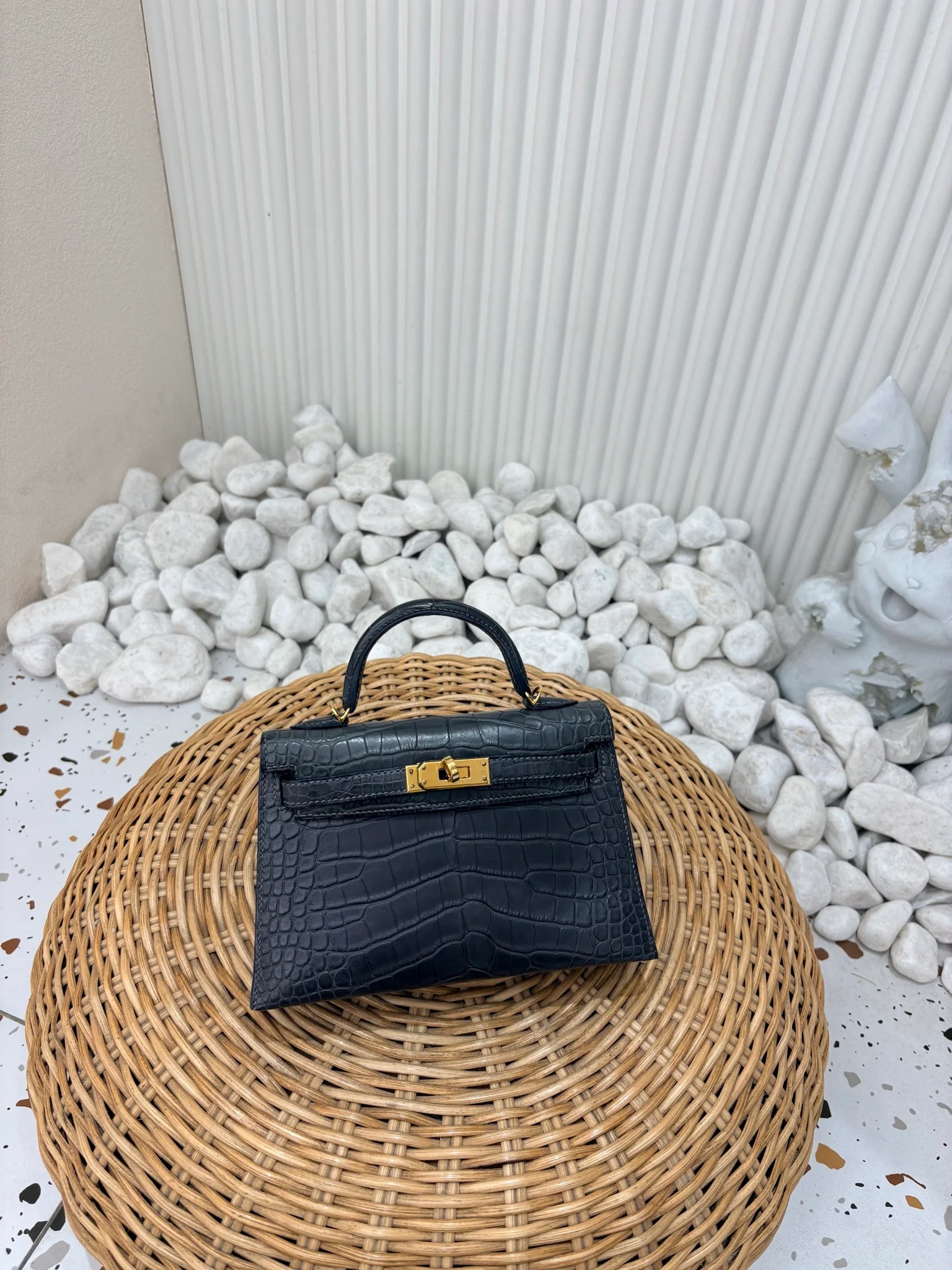 Mini Kelly II｜石墨灰 走灰线 雾面方块鳄鱼皮 金扣 D刻