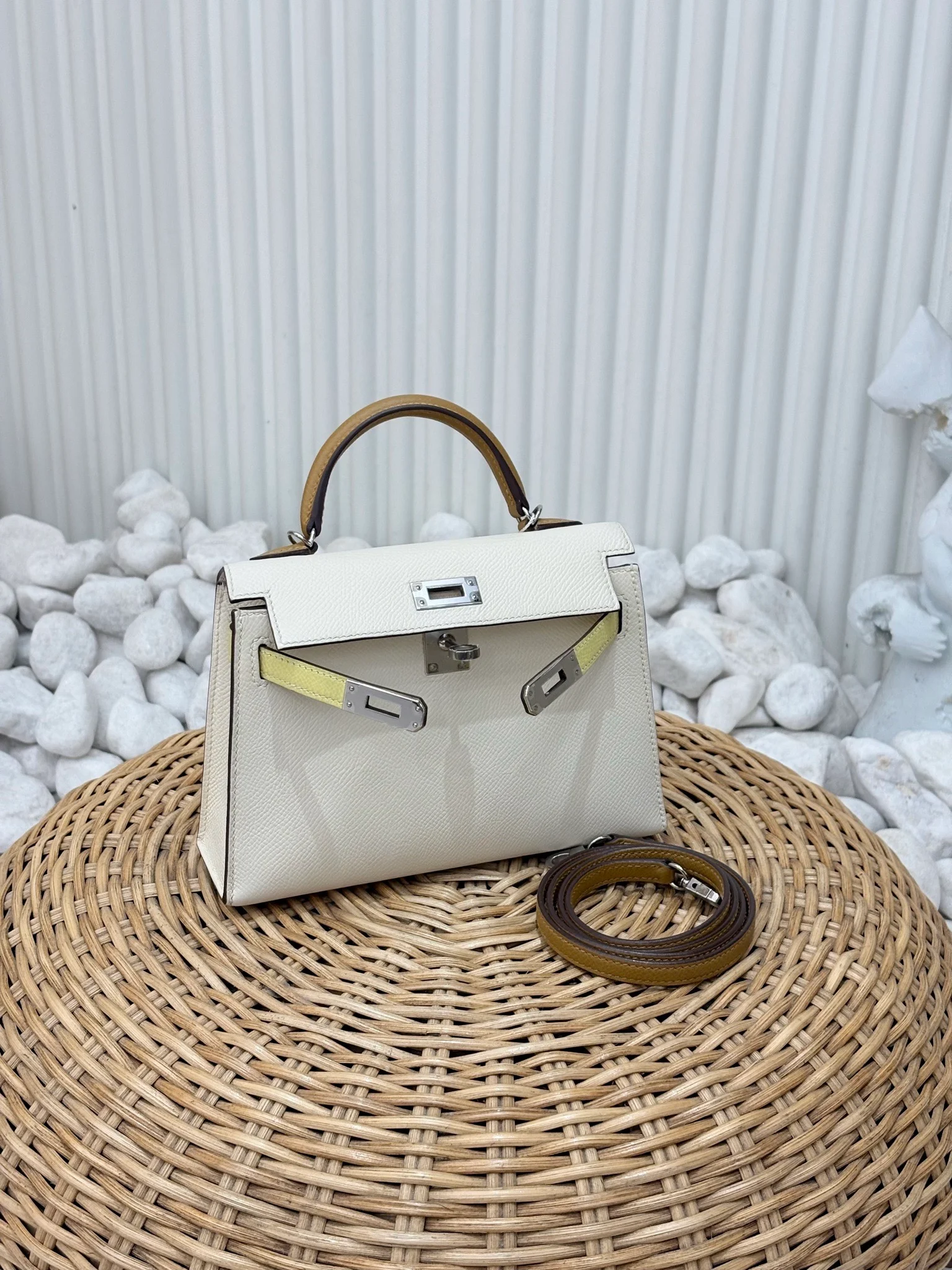 Mini Kelly II｜奶油白拼小鸡黄拼芝麻色 Epsom 皮 Z刻 99 新