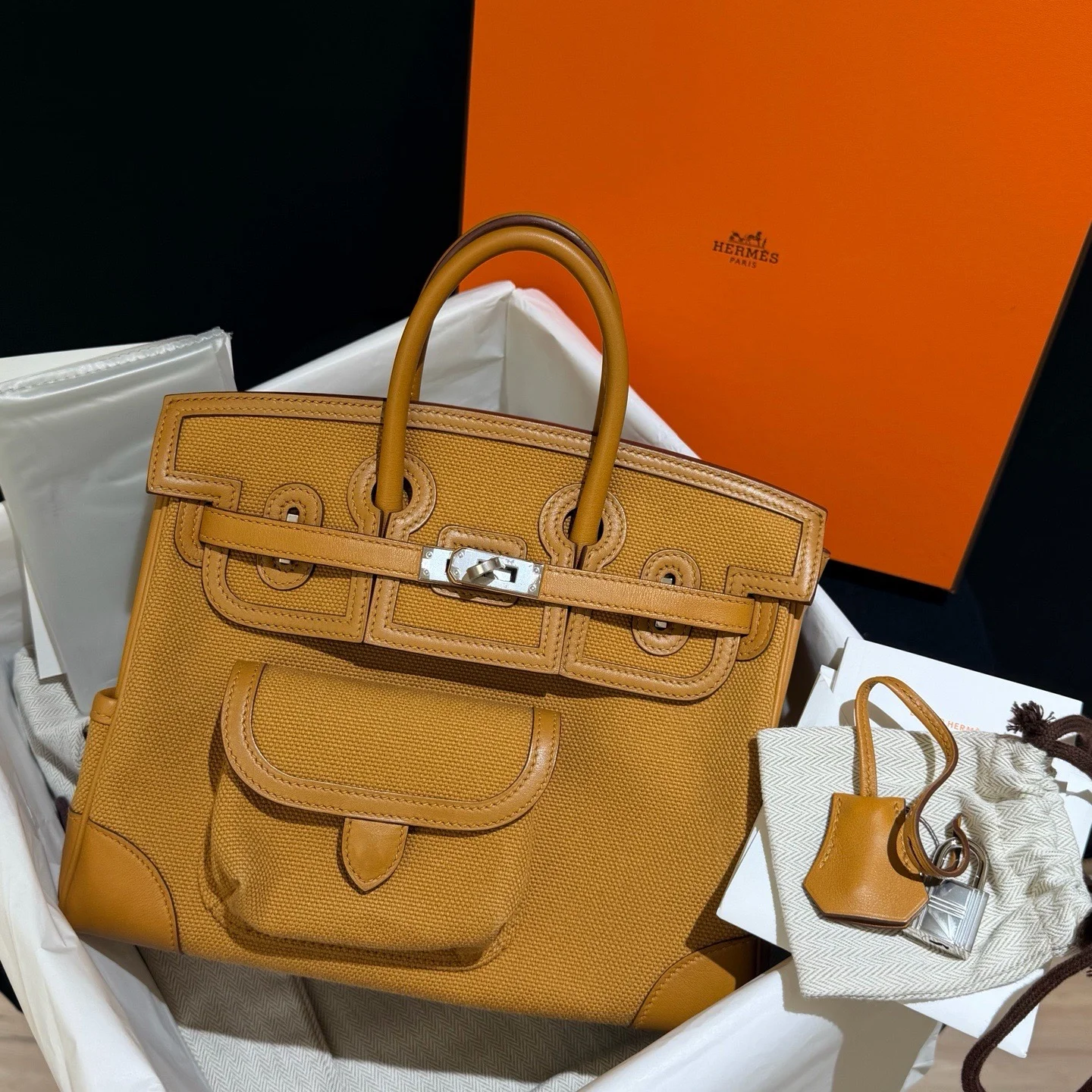 Birkin Cargo 25｜Sesame芝麻色，银扣，Toile Goeland 帆布拼 Swift 小牛皮，Z刻