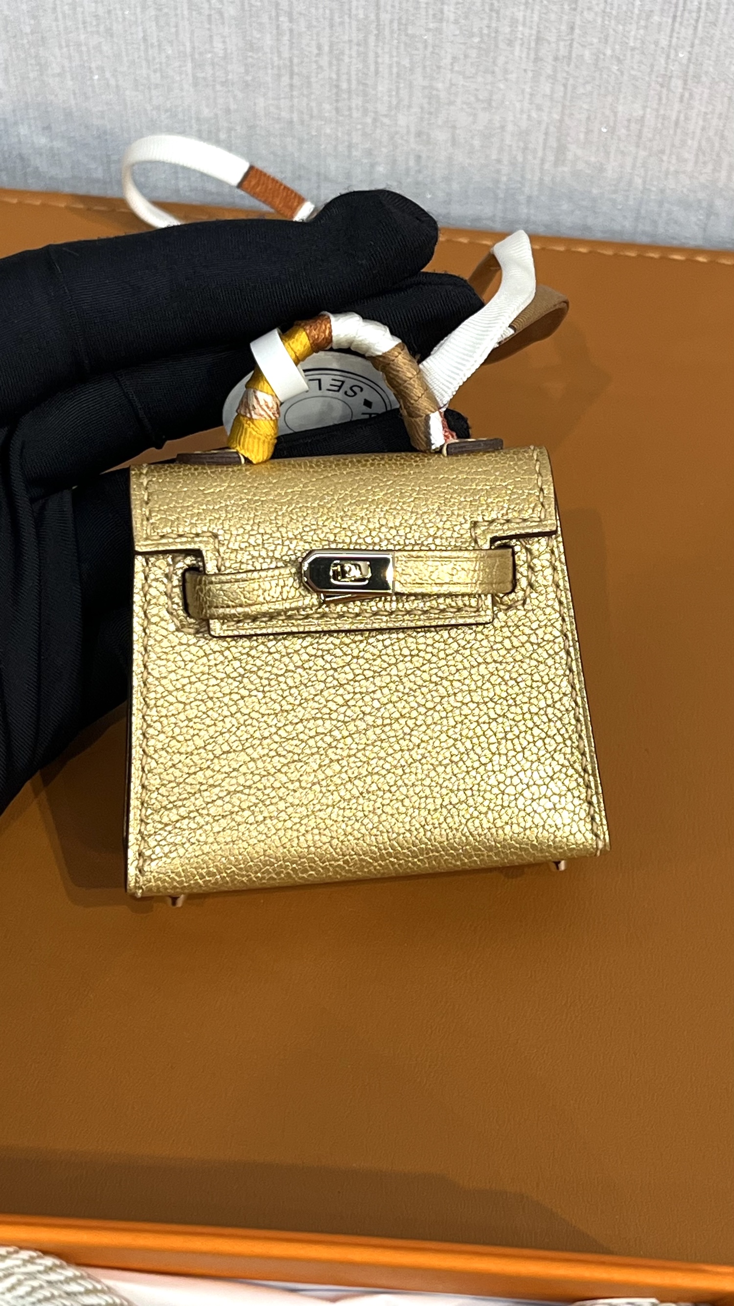 【新品未使用】HERMES エルメス ツイリー 大空の狂気 イエロー ケリーツイリー ドレ (Y9) - GINZA XIAOMA | エルメス ブティック 東京