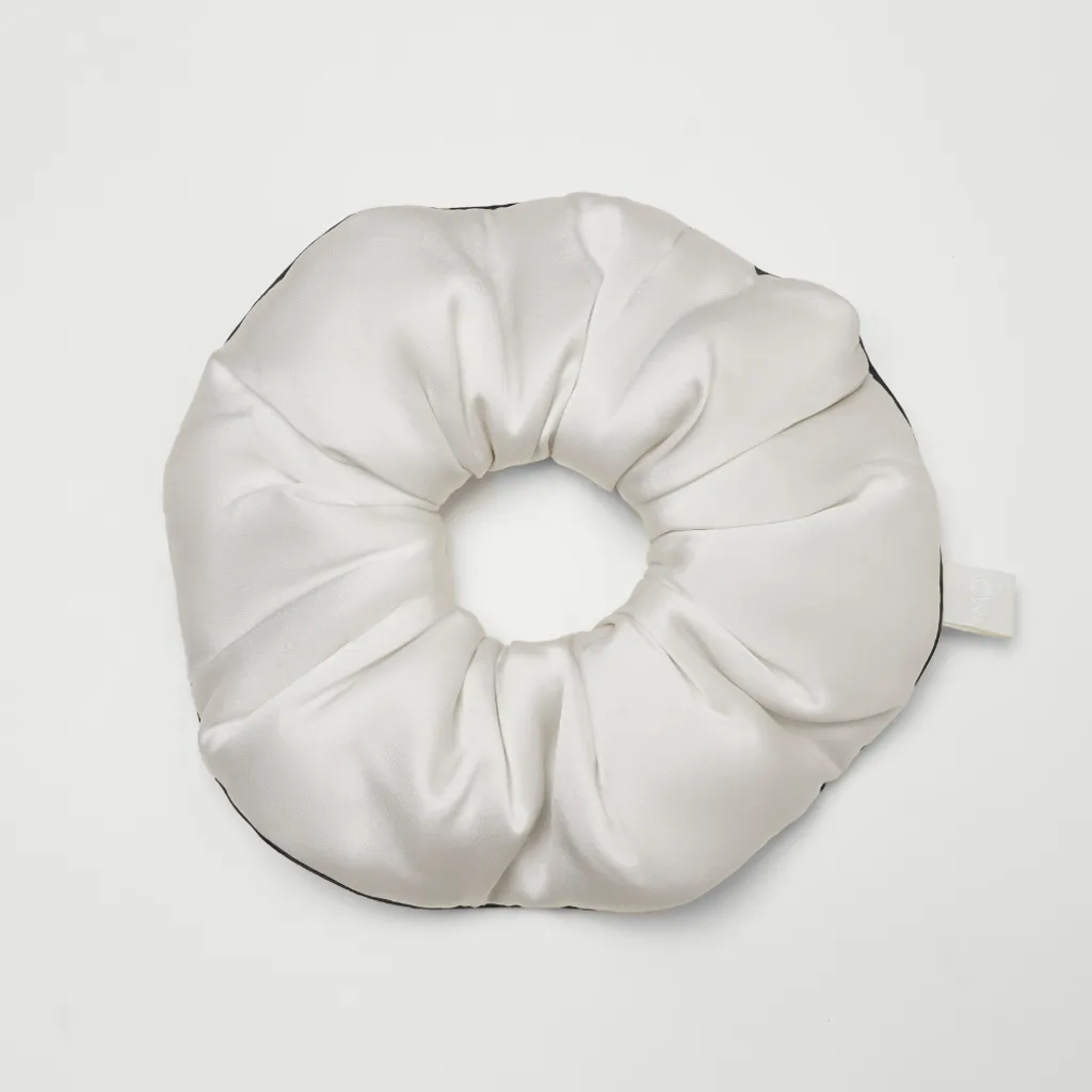 Chouchou in Glint Night Scrunchie White