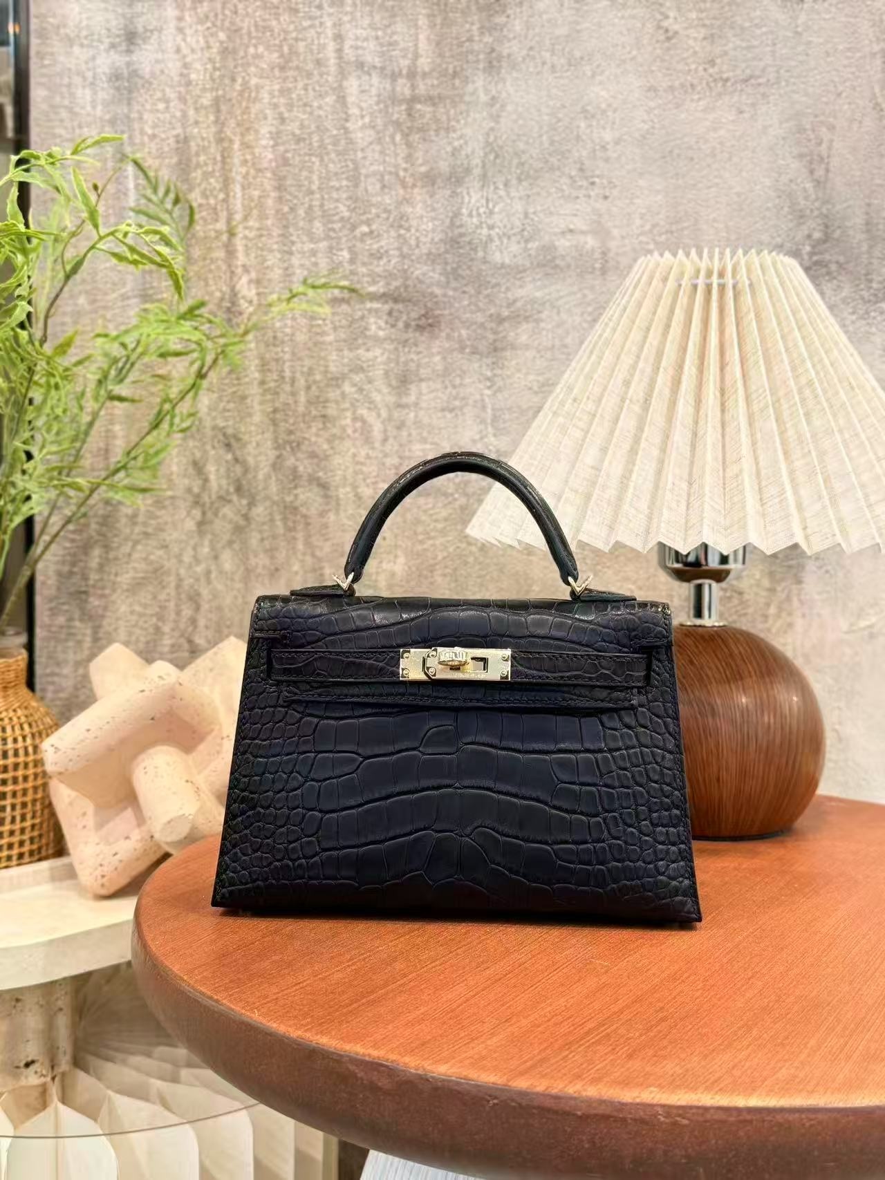 https://img.ginzaxiaoma.com/images/20251014/ddbd3ca4452ef469d016e04172858a55.jpg