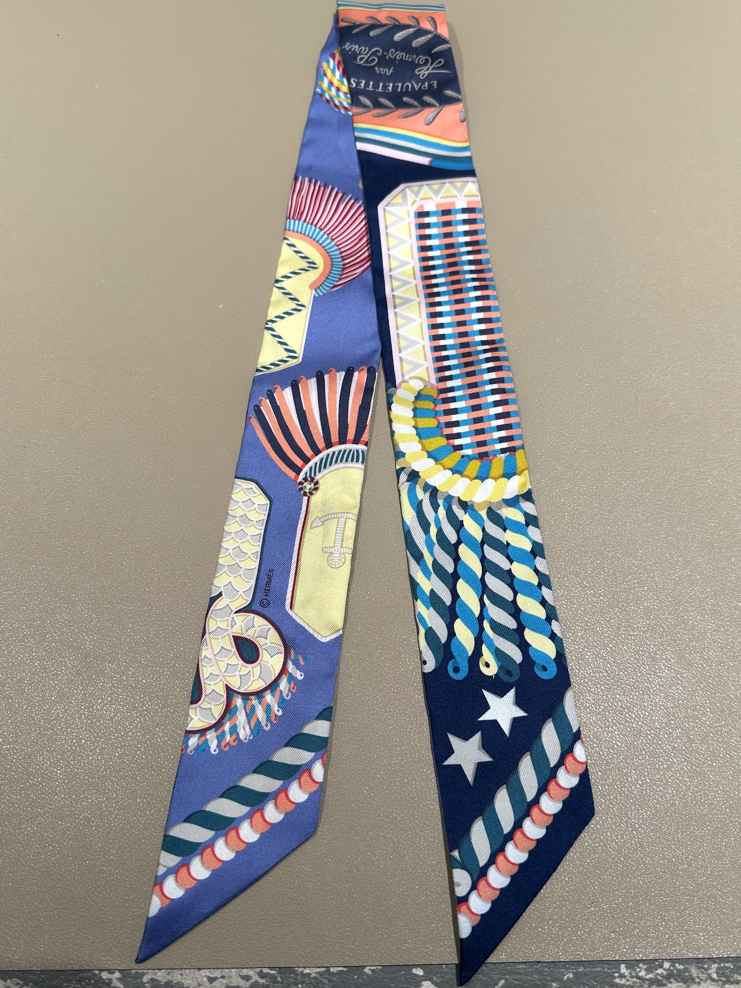 HERMES エルメス　ツイリー　未使用 ランク NS 未使用品 HERMÈS エルメス ツイリー エポレット・ドゥ・ガラ