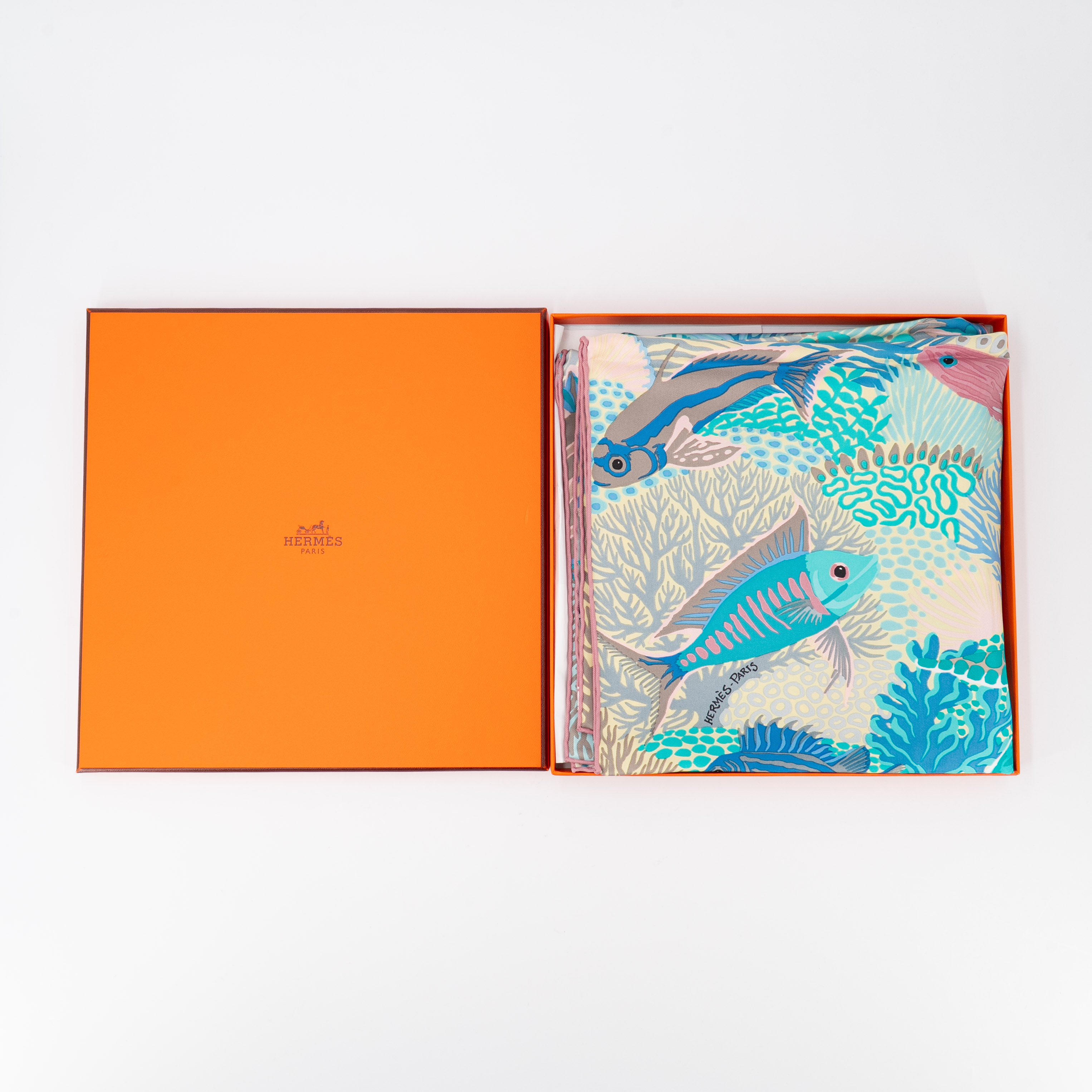 ランク NS 未使用品 HERMÈS エルメス カレ90 アンダー・ザ・ウェーブ