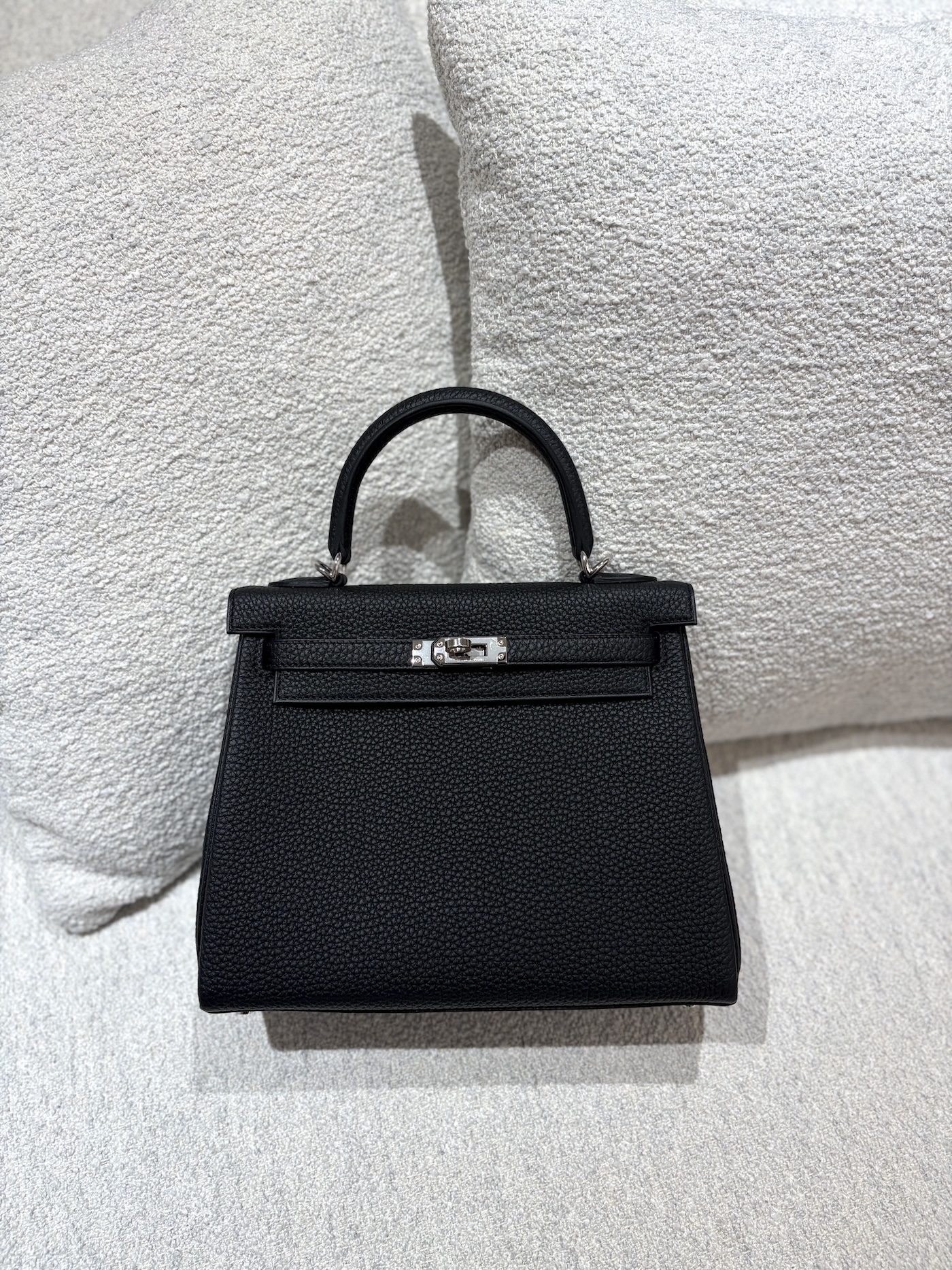 Brand New ( Rank N ) HERMÈS Kelly 25 Noir (89) Togo Palladium