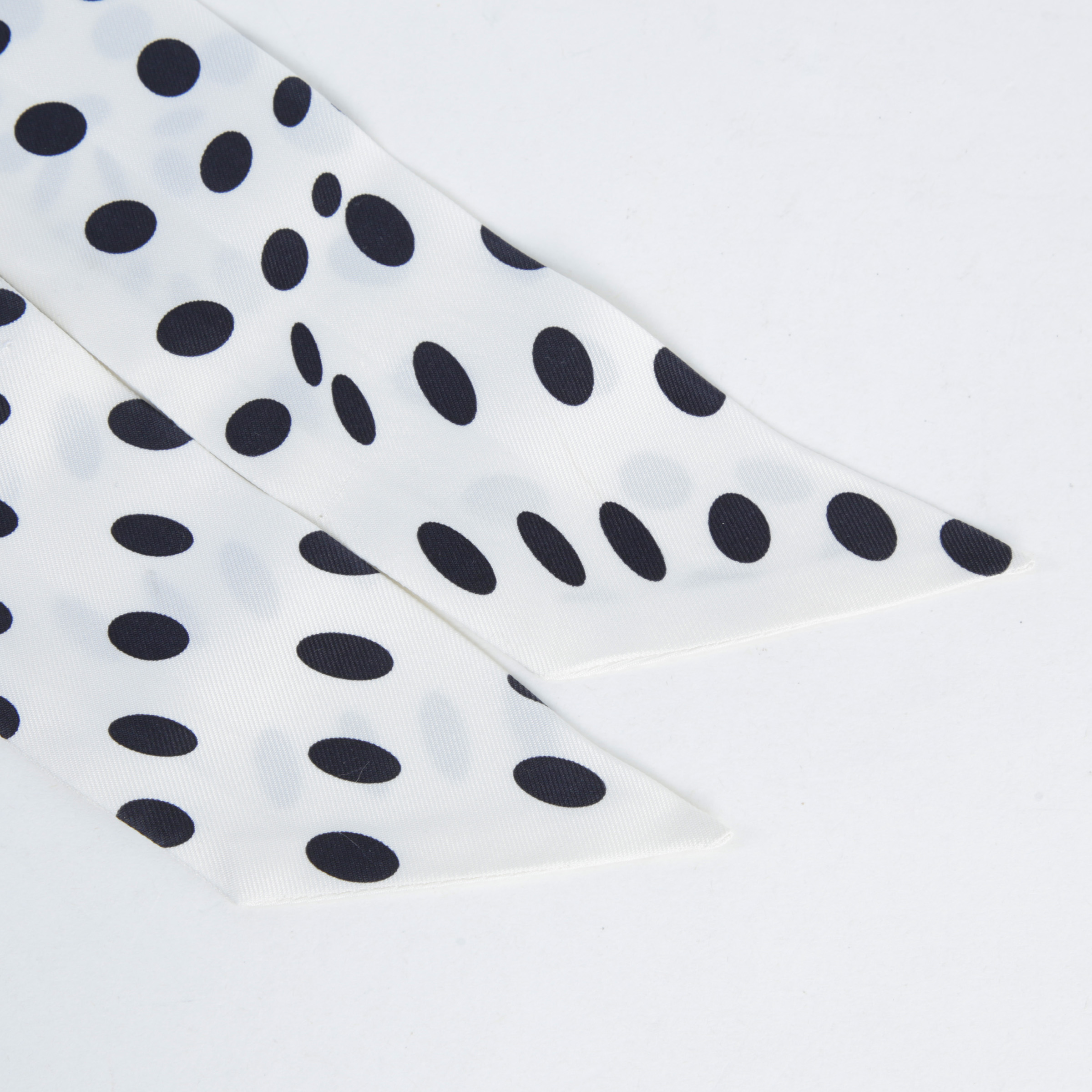 ランク AB HERMÈS エルメス ツイリー オラ フラメンカ ホワイト