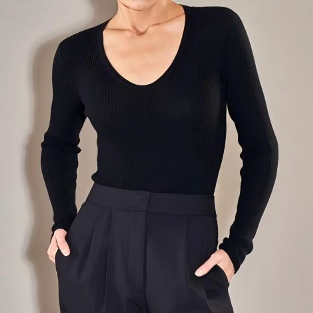 PUREE CASHMERE Ribbed Basics - Deep U Size S Black