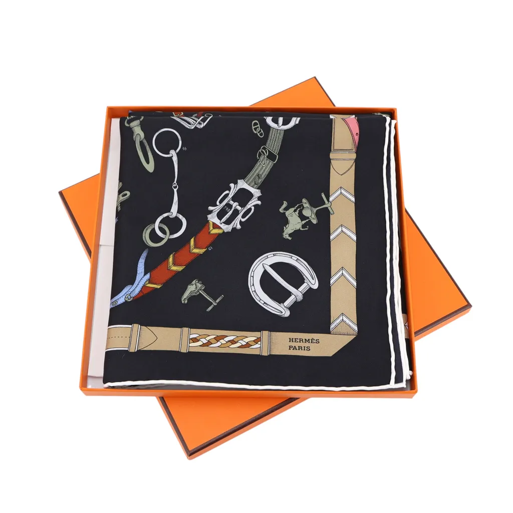 Carre 90 scarf Les Chevaux Dechaines  Black Green