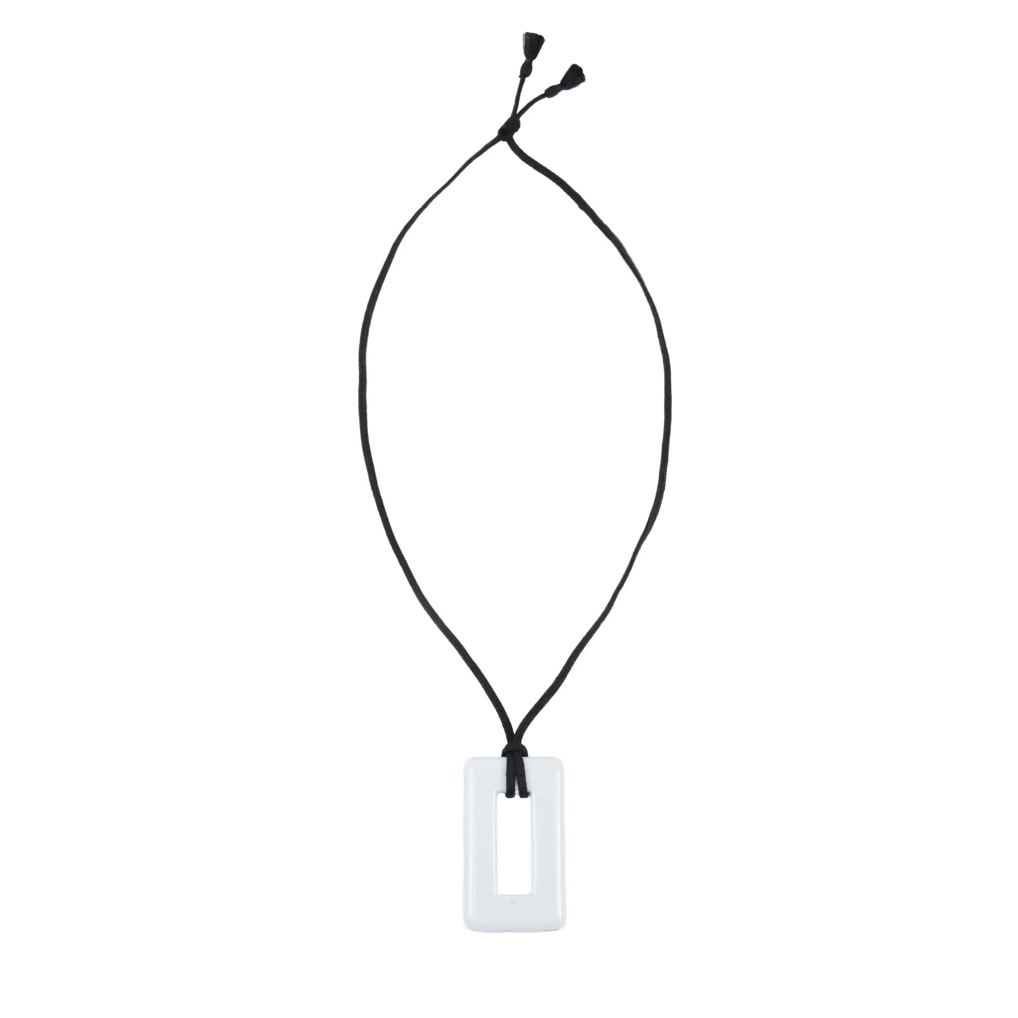 Guadalquivir Pendant Necklace Black (89) White (01)